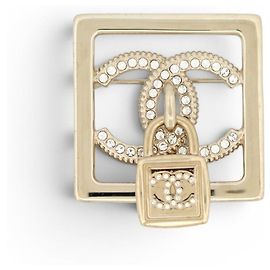 BROCHE CHANEL CUADRADO LOGO CC CANDADO STRASS 2023 METAL DORADO