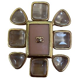 Broche CHANEL Vintage Primavera 1996 em vidro Gripoix e resina – Hardware dourado