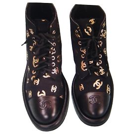 Botas Chanel de lona negra y cuero logotipo CC