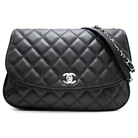 Borsa a tracolla con catena Chanel in pelle d'agnello nera