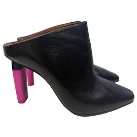Vêtements Vetements Mules en cuir noir à talons Marker roses
