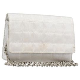 CHANEL New Travel Line Schultertasche mit Kette aus Canvas Silber CC Auth 200755