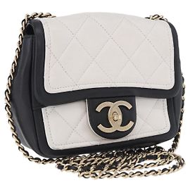 Borsa a tracolla CHANEL Matelasse con catena in pelle d'agnello nera e oro CC Auth 202464SAM