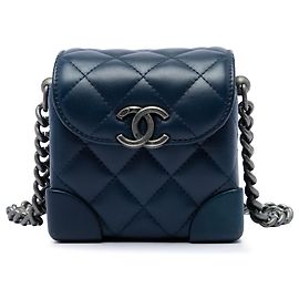 Chanel Mini CC Trunk Crossbody Bag aus gestepptem Kalbsleder in Blau