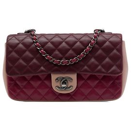 Bolsa de ombro Chanel Paris Edinburgh Medium Classic Tricolor em pele de cordeiro Single Flap vermelha