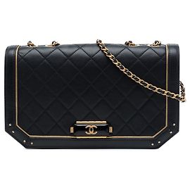 Borsa a tracolla Chanel Medium Quilted in vitello nero con chiusura Octagon CC