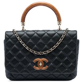 Bolsa Chanel Knock on Wood em pele de cordeiro acolchoada preta