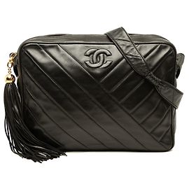 Schwarze Chanel CC Chevron Lammleder Crossbody-Tasche mit Quaste