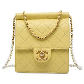 Chanel Small Quilted Lambskin Chic Pearls Umhängetasche gelb