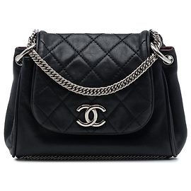 Bolso de hombro Chanel CC de piel de cordero acolchada negra con cadena Bijoux y solapa acordeón