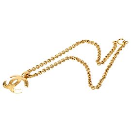 Collana con pendente matelassé Chanel CC placcato oro