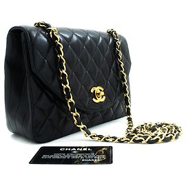 CHANEL Half Moon Schultertasche mit Kette Crossbody Schwarz Gesteppt mit Klappe