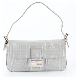 Borsa a tracolla Fendi Mamma Bucket Baguette in pelle