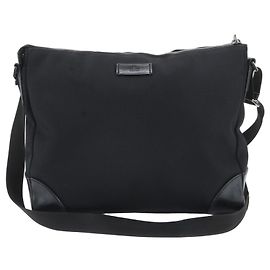Sac messager Gucci en cuir noir et nylon