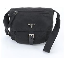 Prada Tessuto Nylon Schultertasche aus Leder mit Dreiecks-Logo