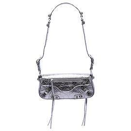 Borsa a tracolla Le Cagole XS in nappa metallizzata argento Balenciaga
