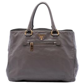 Prada Bolso tote convertible abierto con cremallera frontal en piel de becerro suave gris