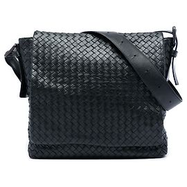 Bottega Veneta Schwarze Nappa Intrecciato Crossbody-Tasche mit Klappe