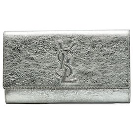 Autre Marque Saint Laurent Belle De Jour Clutch Large aus textiliertem metallischem Kalbsleder in Silber mit Monogramm