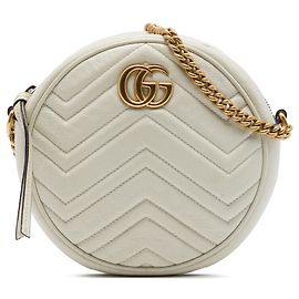 Gucci Mini GG Marmont Runde Crossbody-Tasche aus gestepptem weißem Kalbsleder