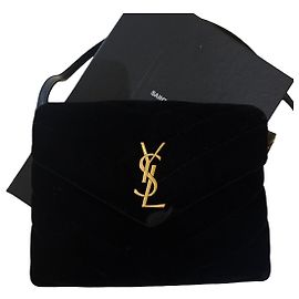 Autre Marque Saint Laurent LouLou Document Clutch aus gestepptem Chevron-Leder