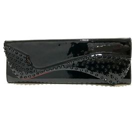 Clutch smaltata Pigalle Spike Stud di Christian Louboutin