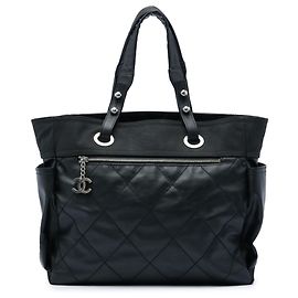 Chanel Black Paris Biarritz Large Tote aus gestepptem beschichtetem Canvas und Nylon