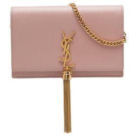 Autre Marque Saint Laurent Portefeuille porté épaule Monogram Kate à pompon en cuir de veau lisse rose