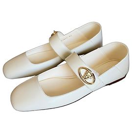 Valentino Garavani Ballerinas aus elfenbeinfarbenem Leder