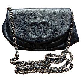 Chanel Bolsa Flap em couro granulado azul marinho
