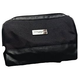 Bolsa de mão Issey Miyake preta em couro e tecido