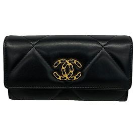 Portafoglio bi-fold Chanel in pelle d'agnello nera