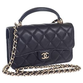Porta-telemóvel Chanel Black CC Quilted Lambskin com pega superior e corrente
