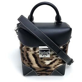Bolso de hombro 2-Way MCM con estampado de leopardo