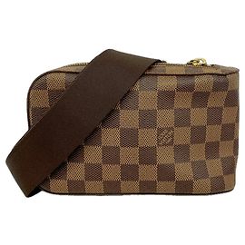 Louis Vuitton Umhängetasche in Ebene