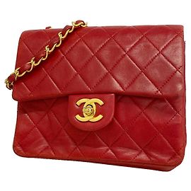 Bolsa de Ombro Chanel Mini Matelassé com Corrente