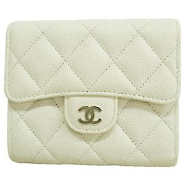Chanel Matelassé Tri-fold Geldbörse