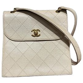 Chanel Bolsa de aba acolchoada couro caviar bege