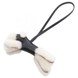 Charm Buddy Hermès Preto e Creme em Pele