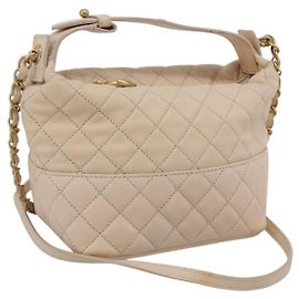 Bolsa de Ombro CHANEL Matelasse com Corrente em Pele de Cordeiro Ivory Gold CC Auth bs35037