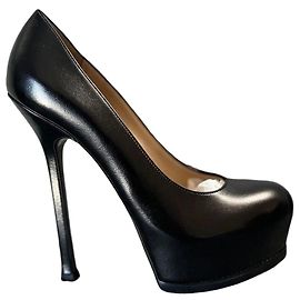 Yves Saint Laurent Tribtoo Décolleté in pelle nera
