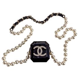 Chanel Étui à bijoux en acétate pour Airpods Cristal Pearl Noir