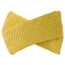 Bottega Veneta Clutch Intrecciato in pelle Nappa Crisscross con catena Gialla