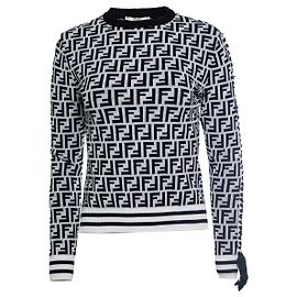 Fendi, jersey estampado con logotipo Fendi Zucca en negro y blanco