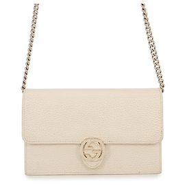 Carteira de corrente Gucci em couro com G entrelaçados