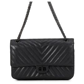 Bolso de hombro con cadena Chanel 2.55 en piel de ternera envejecida chevron
