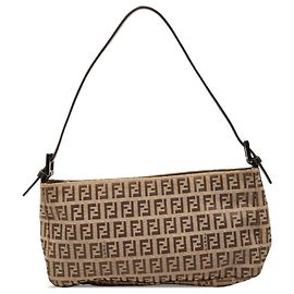 Fendi Pochette aus Zucchino-Canvas in Beige