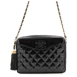 Borsa a tracolla con catena Chanel in pelle verniciata nera