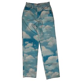 Jeans Moschino com estampa de nuvens