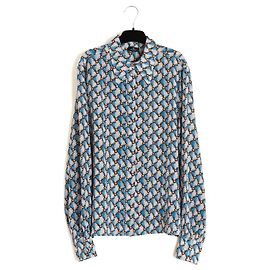 Blusa Etro Pre-Fall 2023 de crepe de seda con estampado azul